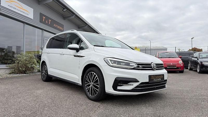 Weiß Gebraucht 2017 VW Touran Highline Van / Kleinbus | 20.490 € (Teuer) - Bild 1/4