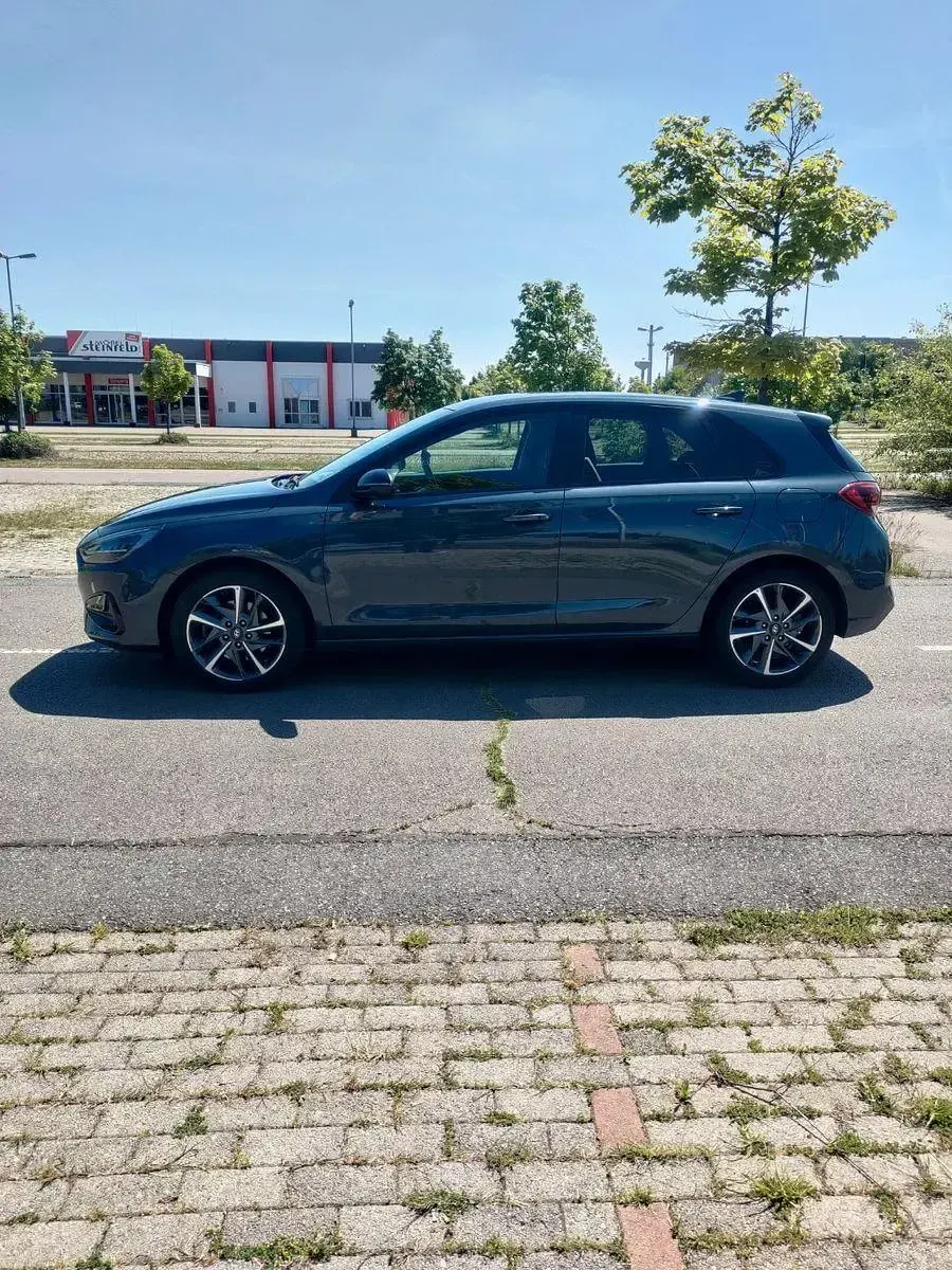 Gebraucht Hyundai i30 116 PS (85 kW) 2021 Blau Limousine