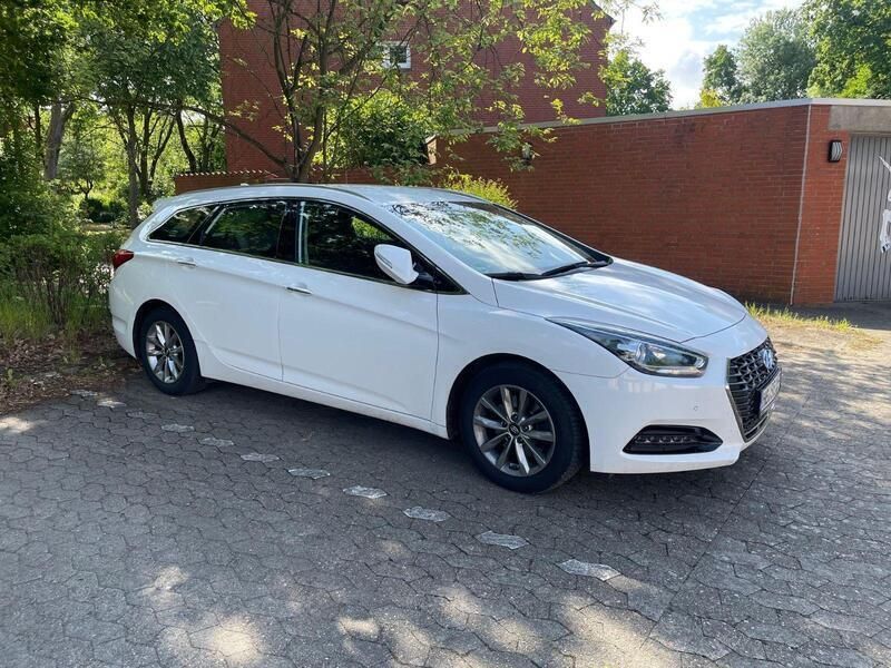 Weiß Gebraucht 2019 Hyundai i40 Space Kombi | 13.400 € (Fairer Preis) - Bild 1/4