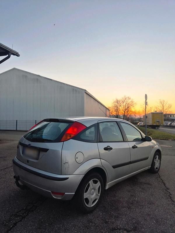 Second-hand Ford Focus 101 CP (74 kW) 2002 Argintiu Hatchback
