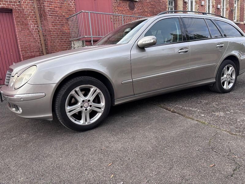 Silber Gebraucht 2003 Mercedes E240 Kombi | 3.990 € (Fairer Preis) - Bild 1/4