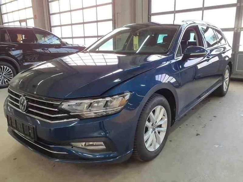 Gebraucht VW Passat Business 150 PS (110 kW) 2023 Aquamarine blue metallic Kombi