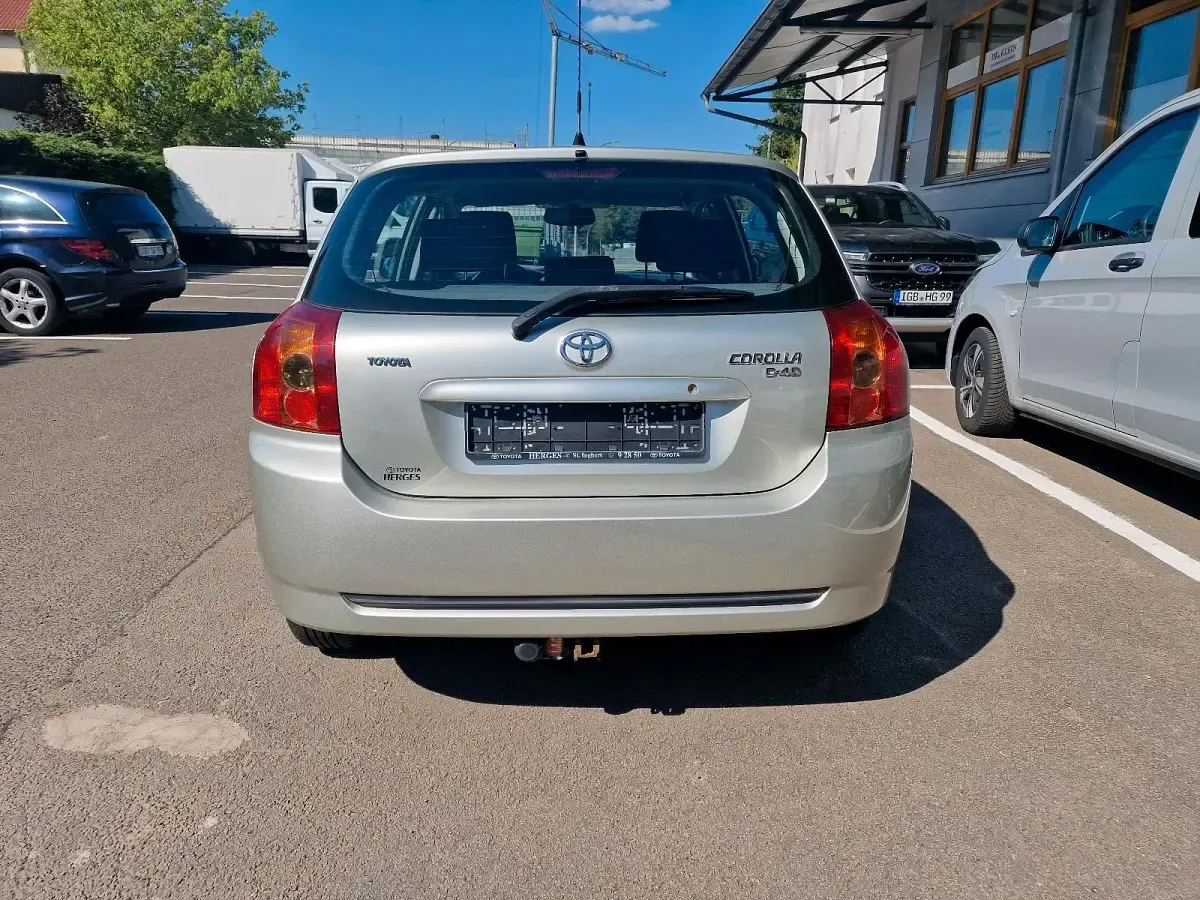 Gebraucht Toyota Corolla 90 PS (66 kW) 2005 Silber Limousine