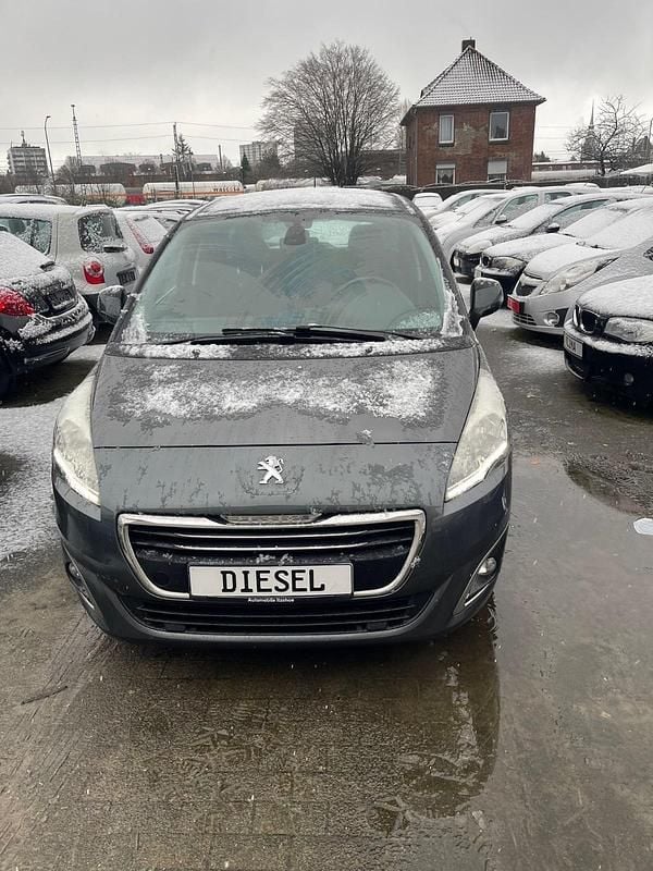 Grau Gebraucht 2014 Peugeot 5008 Kombi | 4.490 € (Guter Preis) - Bild 1/4