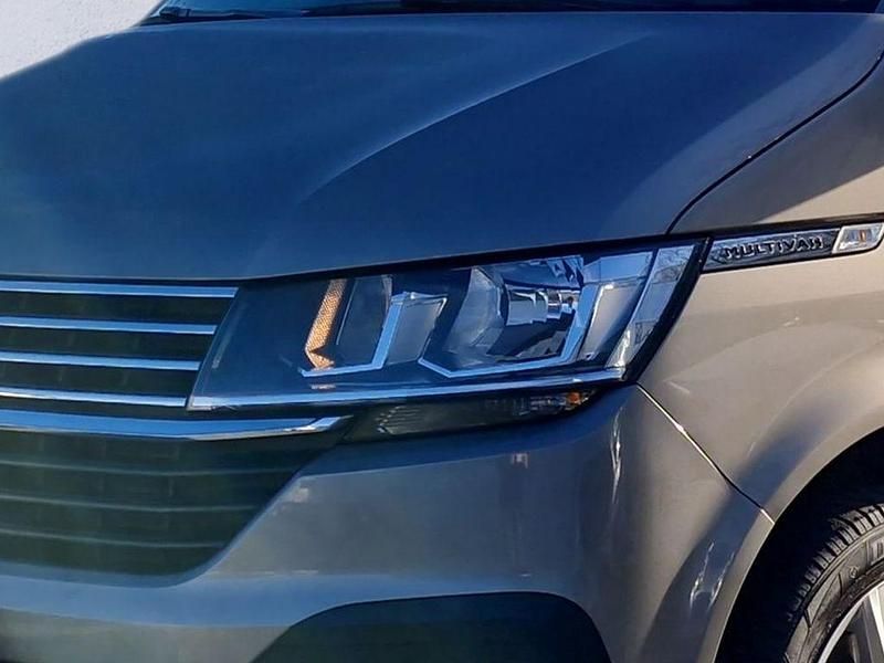 Gebraucht VW Multivan Comfortline 150 PS (110 kW) 2022 Mojawe beige metallic Van