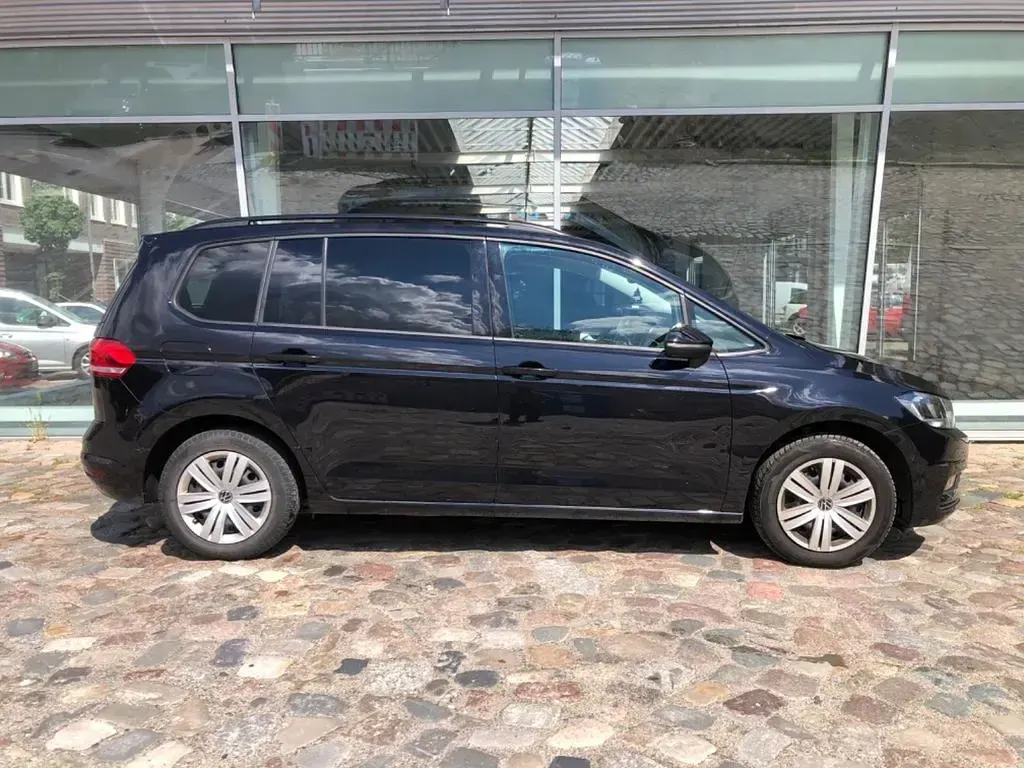Gebraucht VW Touran Comfortline 150 PS (110 kW) 2023 Schwarz Van / Kleinbus