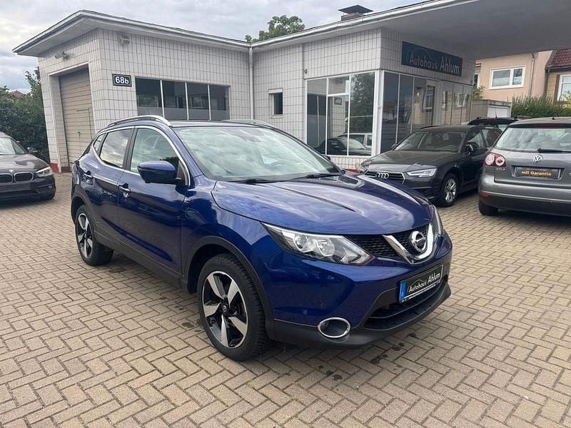 Blau Gebraucht 2016 Nissan Qashqai N-Connecta SUV | 12.999 € (Fairer Preis) - Bild 1/4
