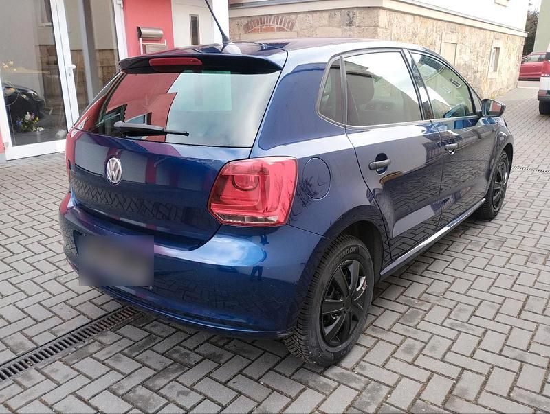 Gebraucht VW Polo 60 PS (44 kW) 2011 Blau Kleinwagen