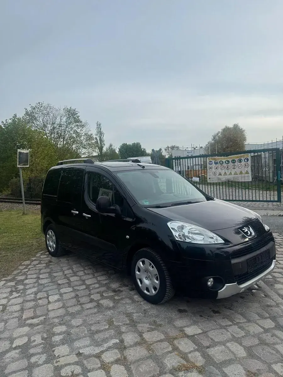 Gebraucht Peugeot Partner Tepee 98 PS (72 kW) 2011 Schwarz Van / Kleinbus