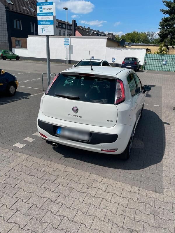 Weiß Gebraucht 2011 Fiat Punto Sport Kleinwagen | 4.000 € (Etwas zu teuer) - Bild 1/4