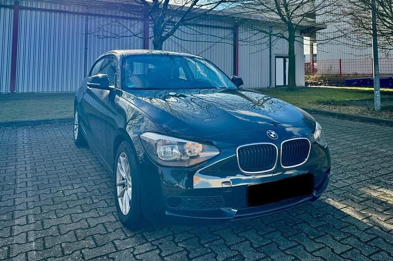 Schwarz Gebraucht 2013 BMW 120 Kleinwagen | 6.450 € (Guter Preis) - Bild 1/4
