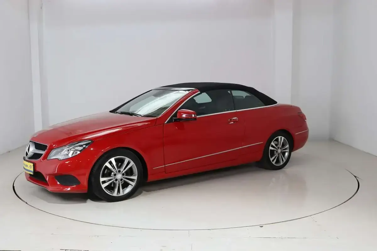 Gebraucht Mercedes E200 184 PS (135 kW) 2016 Rot Cabrio