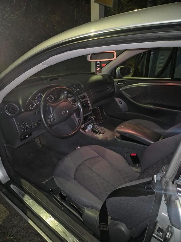 Gebraucht Mercedes CLK200 180 PS (132 kW) 2004 Silber Coupé