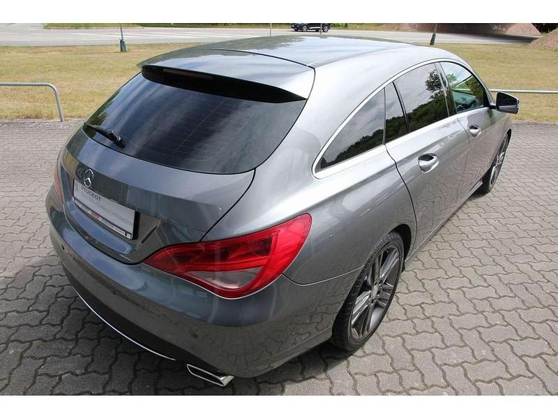 Gebraucht Mercedes CLA200 Shooting Brake Urban 156 PS (114 kW) 2016 Grau Kombi