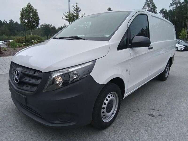Arktikweiß Gebraucht 2023 Mercedes Vito Van / Kleinbus | 31.779 € (Guter Preis) - Bild 1/4