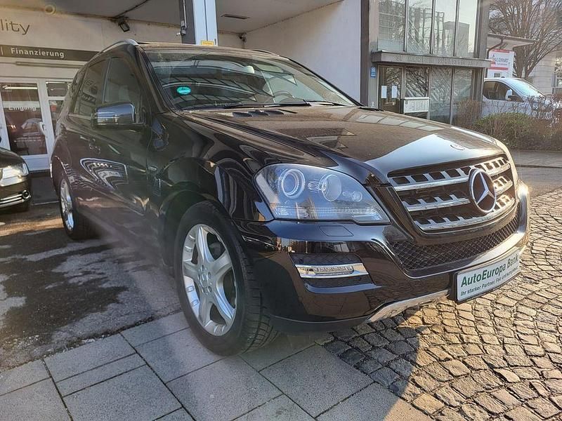 Gebraucht Mercedes ML350 231 PS (169 kW) 2010 Schwarz SUV