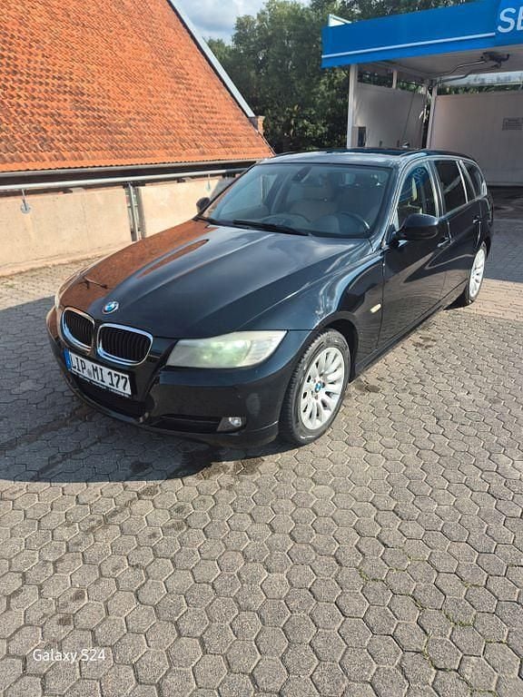 Schwarz Gebraucht 2011 BMW 318 Sport Line Kombi | 3.750 € (Fairer Preis) - Bild 1/4