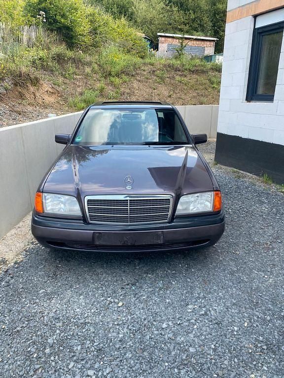 Andere farben Gebraucht 1995 Mercedes C180 Limousine | 3.600 € - Bild 1/4