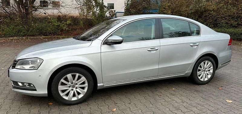 Gebraucht VW Passat Comfortline 122 PS (89 kW) 2012 Silber Limousine