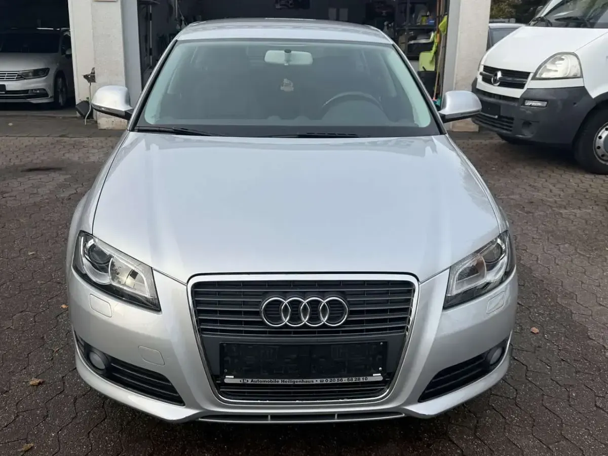 Używany Audi A3 Attraction 125 KM (91 kW) 2010 Srebrny Hatchback