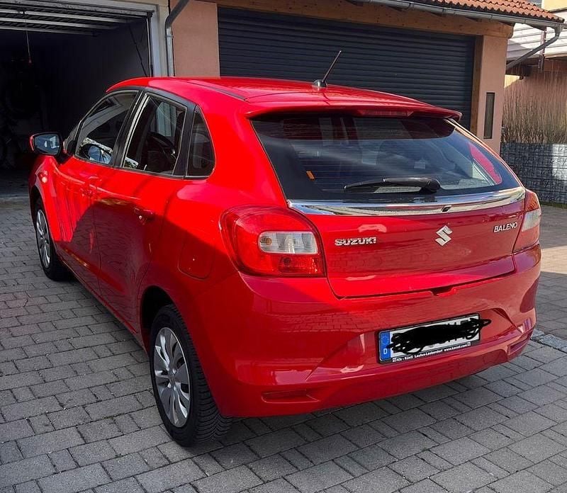 Used Suzuki Baleno Basic 90 HP (66 kW) 2016 Red Hatchback