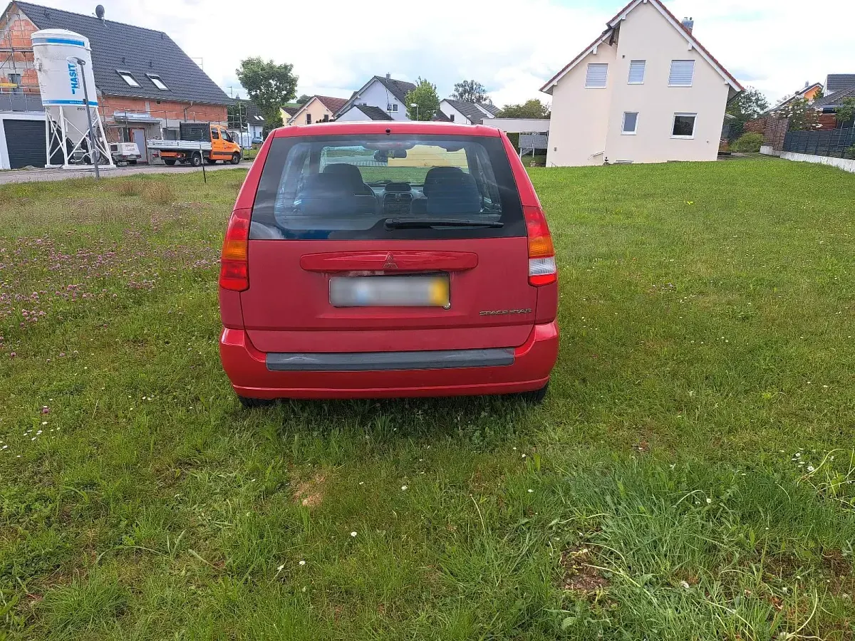 Gebraucht Mitsubishi Space Star 86 PS (63 kW) 1999 Rot Van / Kleinbus