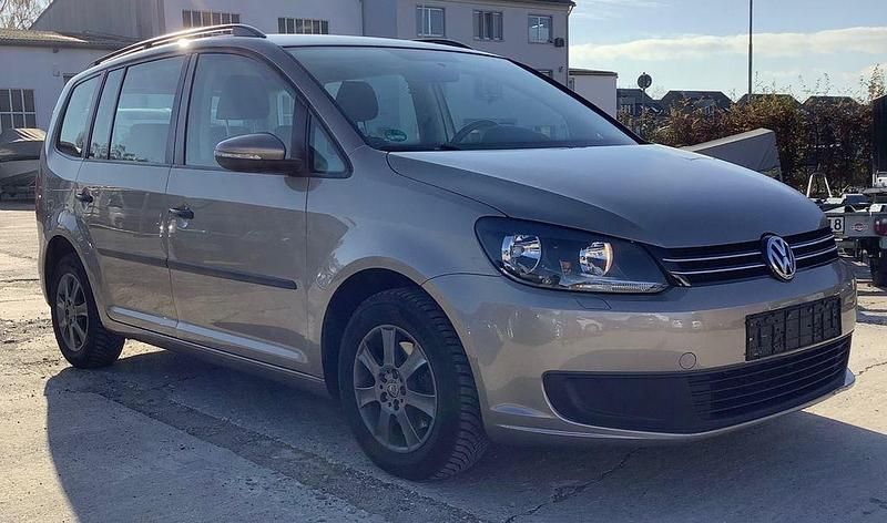 Gebraucht VW Touran Trendline 105 PS (77 kW) 2013 Beige Van / Kleinbus