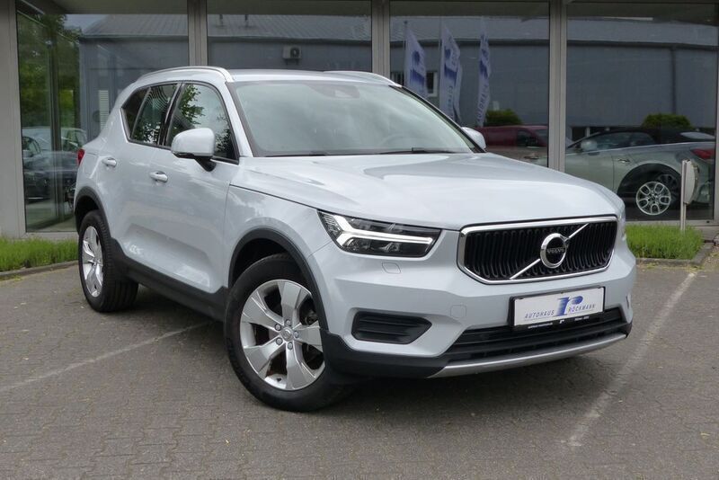 Glacier silver / metallic Gebraucht 2021 Volvo XC40 Momentum SUV | 24.880 € (Fairer Preis) - Bild 1/4