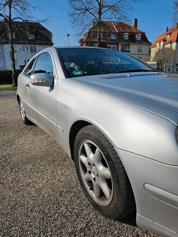 Gebraucht Mercedes C180 143 PS (105 kW) 2003 Silber Coupé