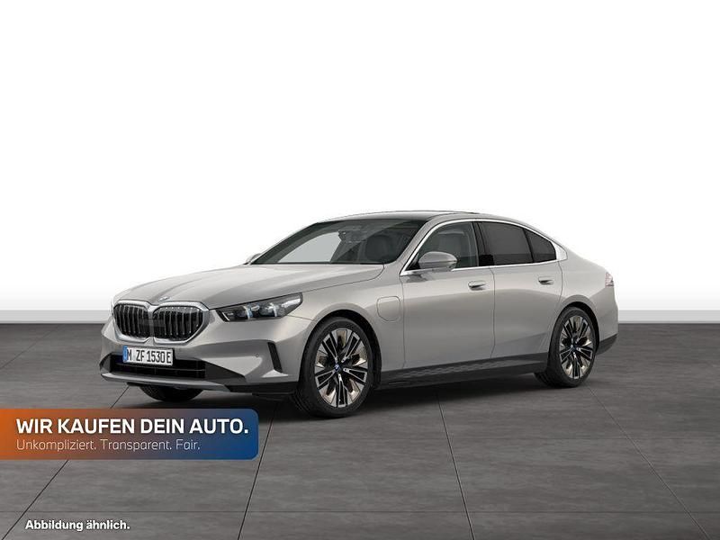Gebraucht BMW 550e Comfort Edition 489 PS (359 kW) 2024 Oxidgrau metallic Limousine