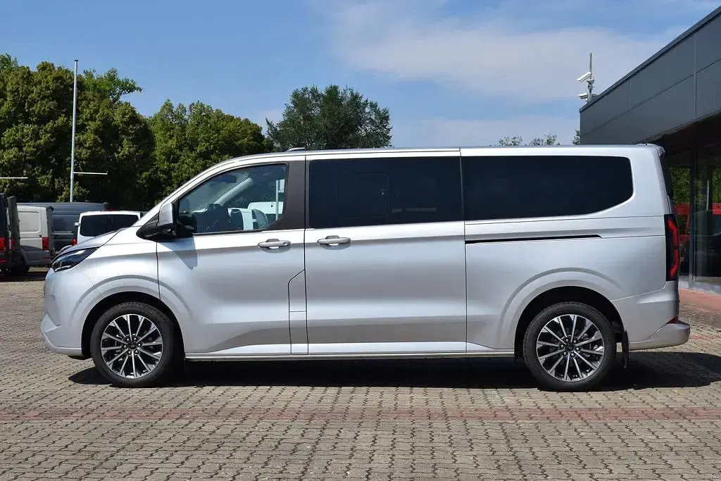 Neu Ford Tourneo Custom Titanium X 232 PS (170 kW) 2026 Moondust silver Van