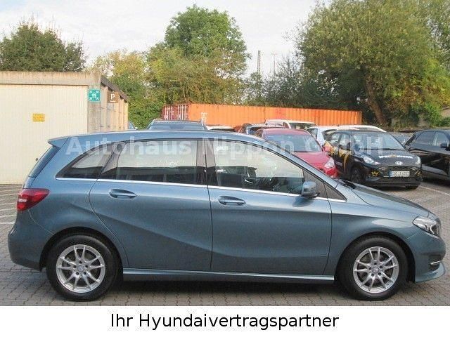 Gebraucht Mercedes B200 Style 156 PS (114 kW) 2014 Blau Van / Kleinbus