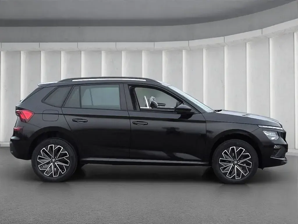 Neu Skoda Kamiq 95 PS (69 kW) 2026 Grau SUV
