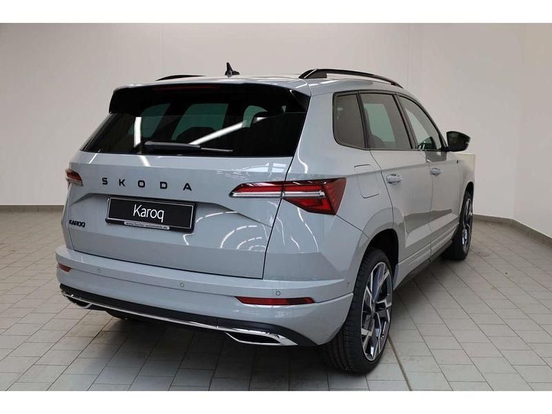 Neu Skoda Karoq SportLine 150 PS (110 kW) 2025 Grau SUV