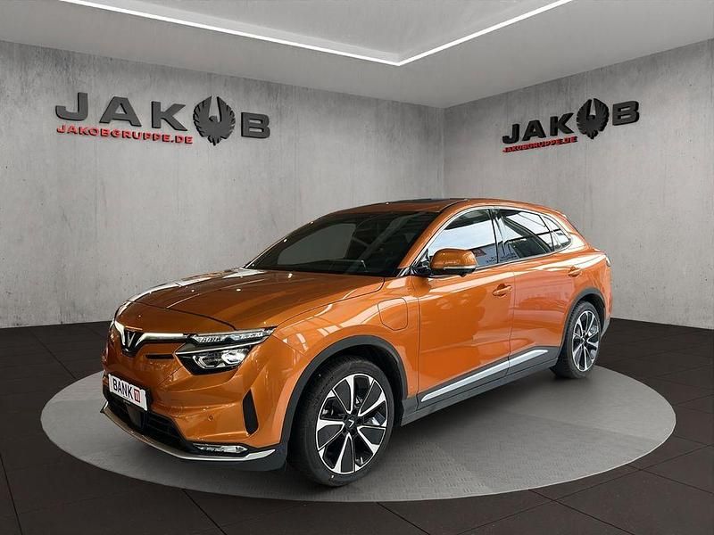 Orange Gebraucht 2024 VinFast VF 8 SUV | 31.900 € - Bild 1/4