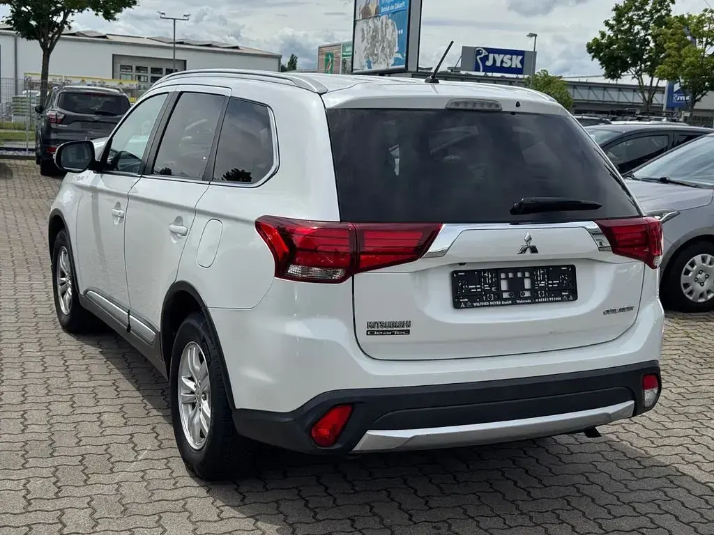 Gebraucht Mitsubishi Outlander 150 PS (110 kW) 2016 Weiß SUV