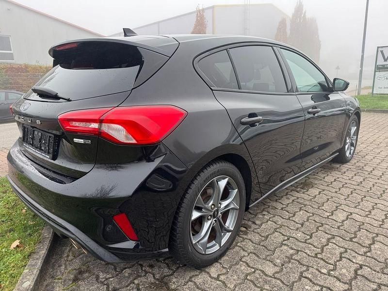 Second-hand Ford Focus ST-Line 155 CP (114 kW) 2020 Negru Berlinǎ