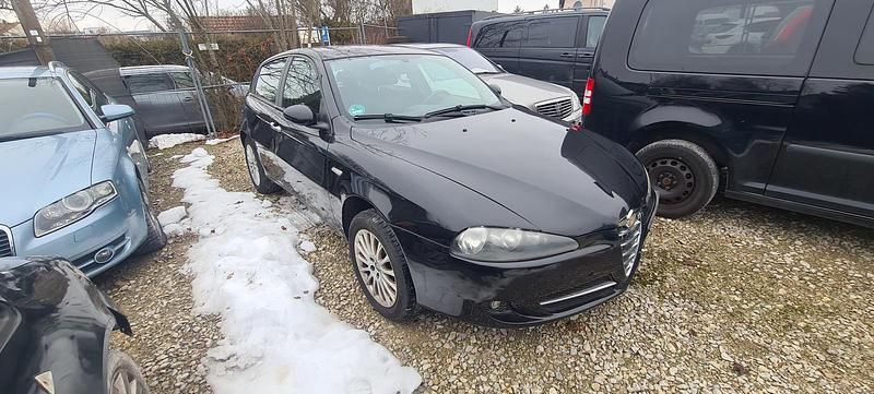 Gebraucht Alfa Romeo 147 105 PS (77 kW) 2010 Schwarz Kleinwagen