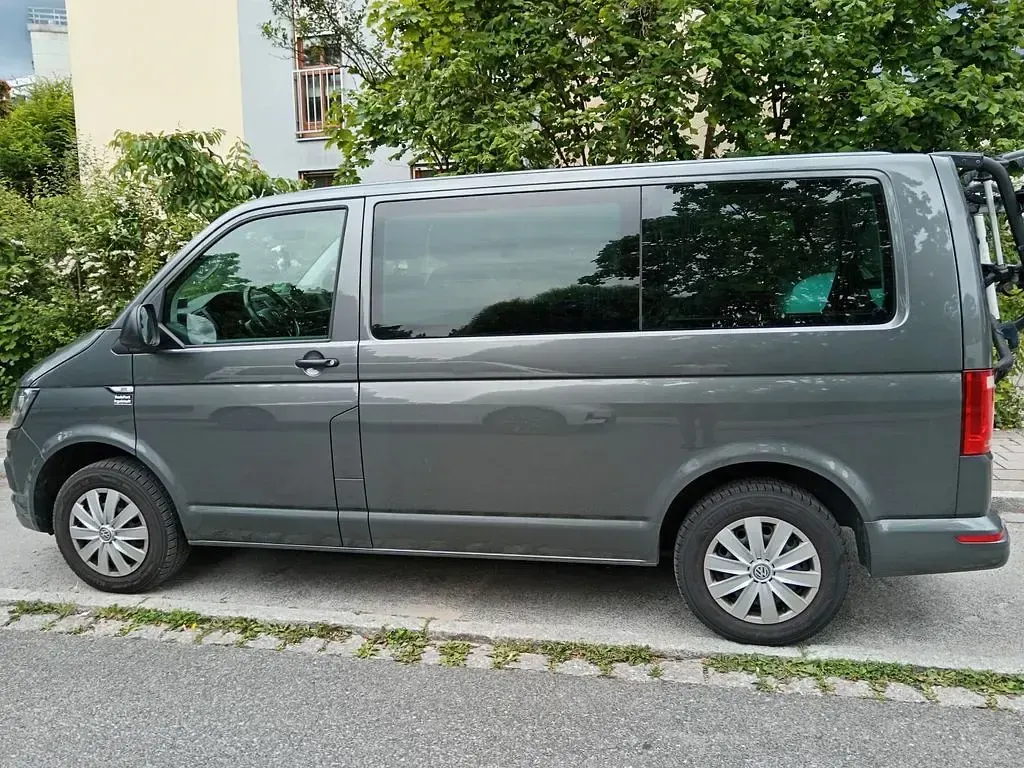 Gebraucht VW Multivan Trendline 102 PS (75 kW) 2017 Grau Van / Kleinbus
