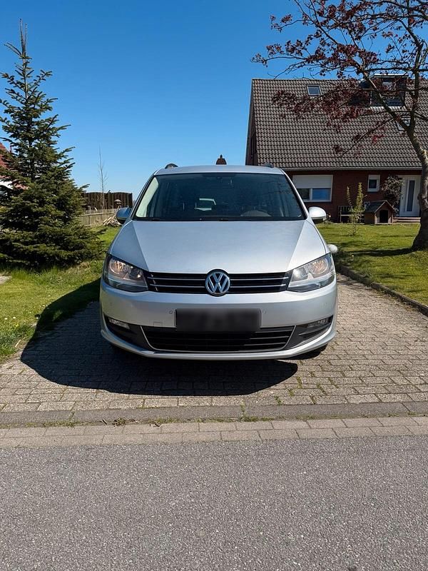 Second-hand VW Sharan 140 CP (102 kW) 2012 Argintiu Monovolum