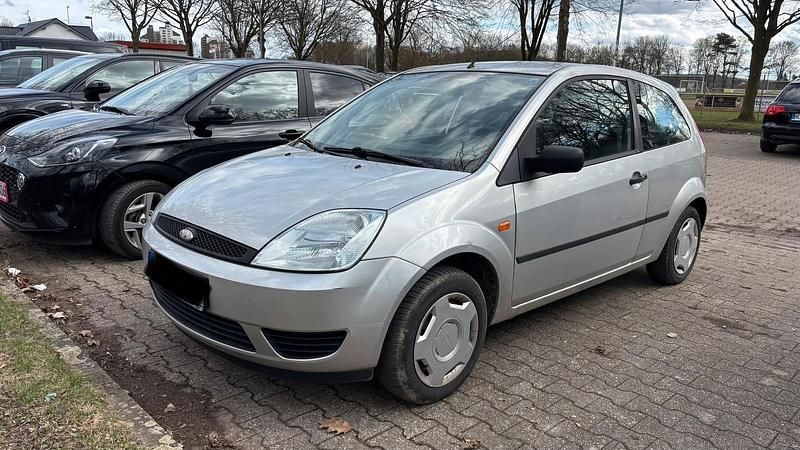 Gebraucht Ford Fiesta 68 PS (50 kW) 2004 Silber Kleinwagen