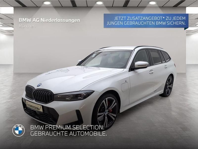 Weiß Gebraucht 2024 BMW 330e M Sport Kombi | 46.907 € (Etwas zu teuer) - Bild 1/2