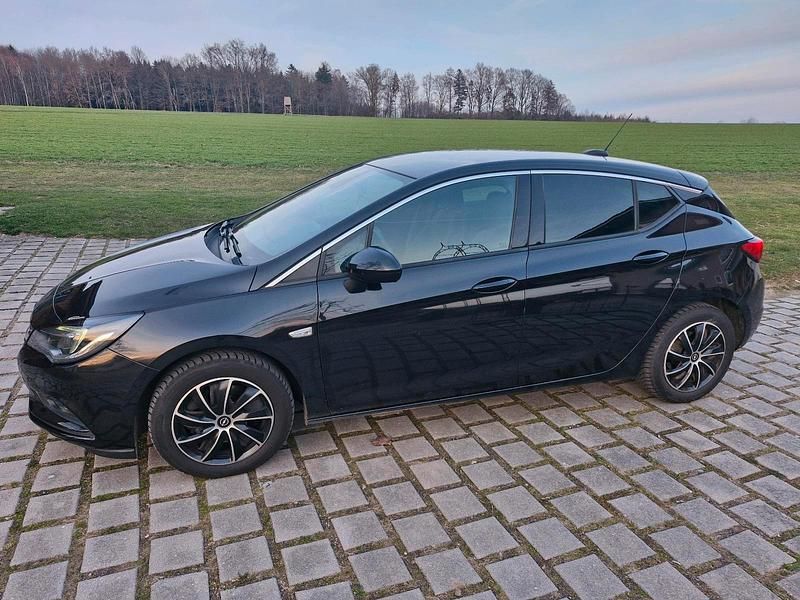 Gebraucht Opel Astra Dynamic 110 PS (80 kW) 2016 Schwarz Limousine