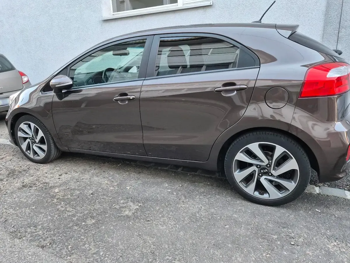 Gebraucht Kia Rio 109 PS (80 kW) 2016 Braun Kleinwagen