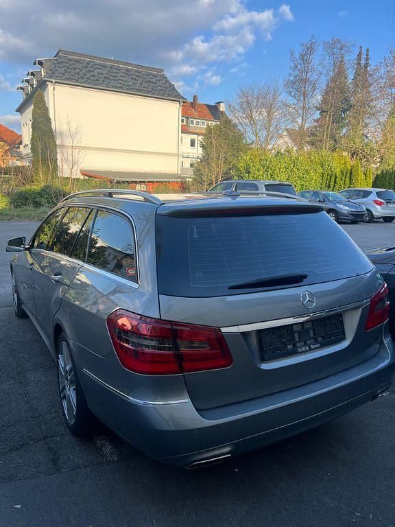 Gebraucht Mercedes E200 184 PS (135 kW) 2011 Silber Limousine