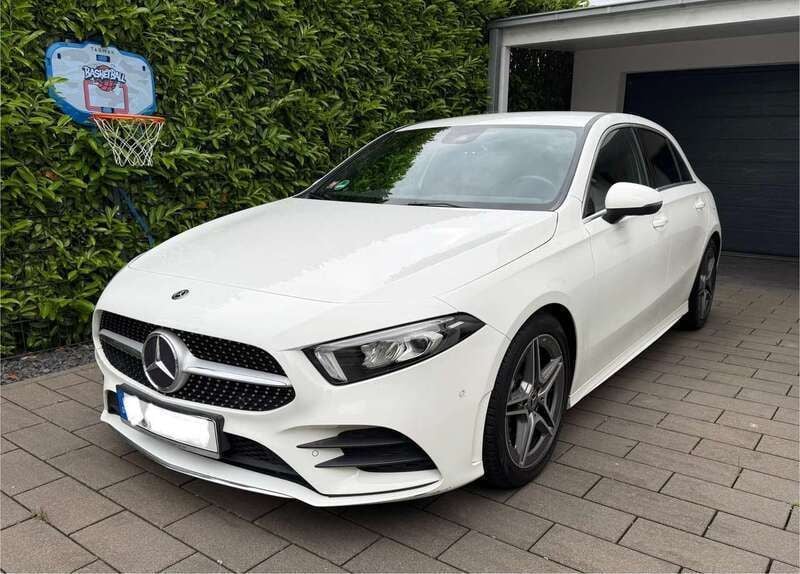 Weiß Gebraucht 2019 Mercedes A180 AMG line Limousine | 21.500 € (Superpreis) - Bild 1/4