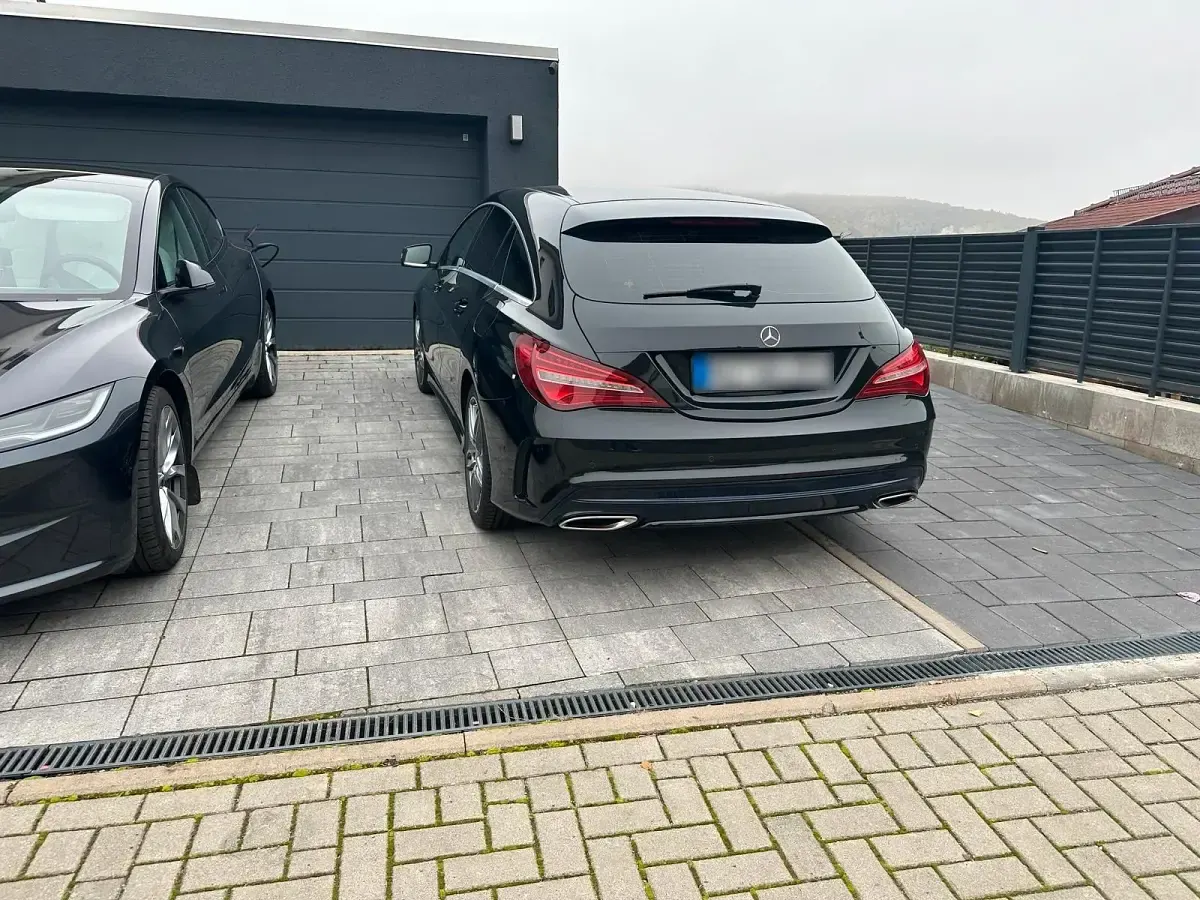 Gebraucht Mercedes CLA180 122 PS (89 kW) 2017 Schwarz Limousine