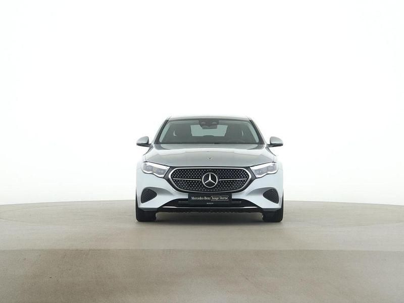 Gebraucht Mercedes E220 Avantgarde 197 PS (144 kW) 2024 Silber Limousine