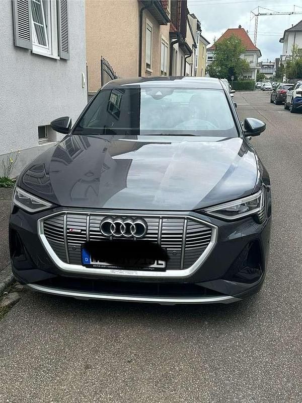 Grau Gebraucht 2021 Audi e-tron S-Line SUV | 27.999 € (Superpreis) - Bild 1/4