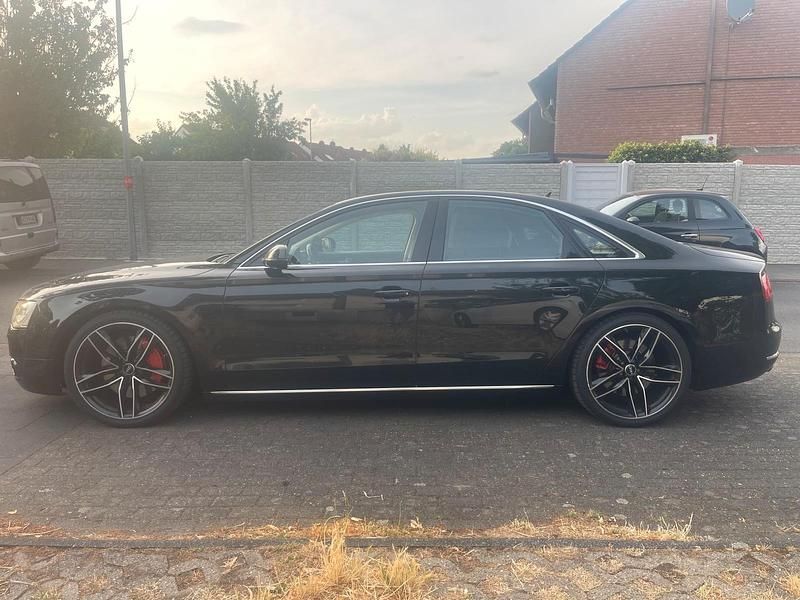 Grau Gebraucht 2010 Audi A8 Limousine | 14.999 € (Fairer Preis) - Bild 1/4
